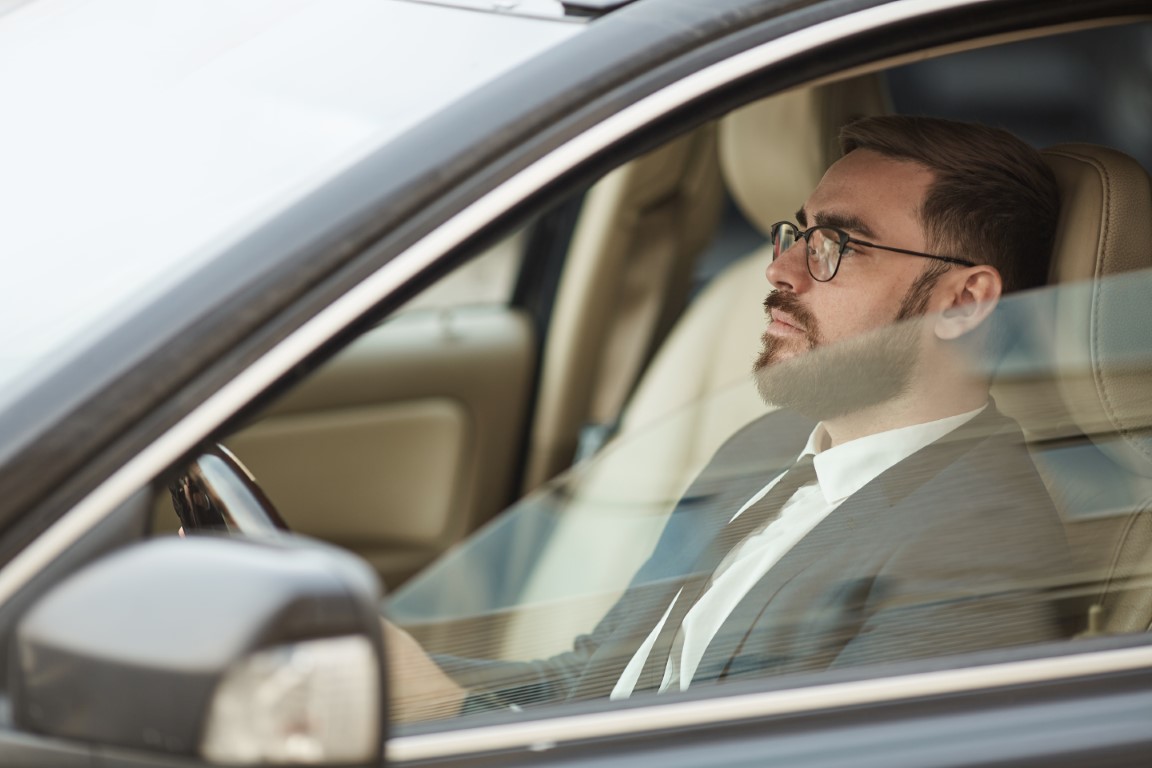 Comment bien se positionner pour conduire en voiture